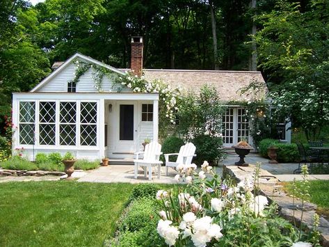 A Perfect Tiny Kitchen Cottage Patio, A Small House, Cottage Exterior, Farmhouse Garden, Style Cottage, Guest Cottage, Modern Cottage, Potting Shed, French Cottage