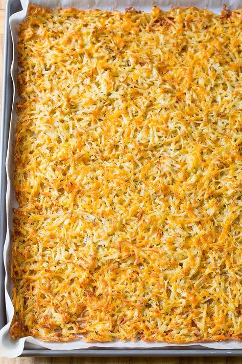 Freezer Potatoes, Oven Baked Hash Browns, Oven Hashbrowns, Baked Hashbrown Recipes, Christmas Brunch Drinks, Healthy Easter Brunch, Baked Hashbrowns, Brunch Ideas For A Crowd, Frozen Hashbrowns