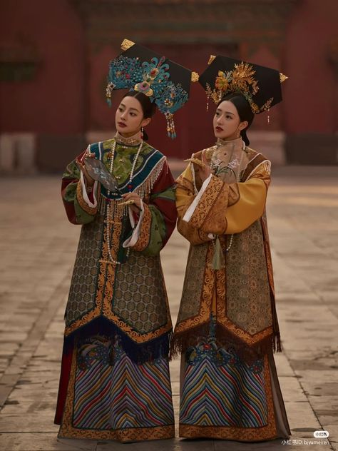 China Dynasty Clothing, Chinese Qing Dynasty Clothing, Qing Dynasty Clothing Woman, Xia Dynasty, Tang Dynasty Clothing, Sui Dynasty, Ancient China Clothing, Chinese Luxury, Qing Dynasty Fashion