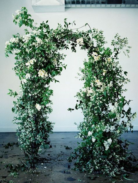 Lush organic wedding ceremony arch ideas Wedding Ceremony Aisle, Ceremony Aisle, Rustic Wedding Decorations, Wedding Ceremony Arch, Flowers And Greenery, Wedding Arbour, Wedding Sparrow, Wedding Entrance, Wedding Ceremony Flowers