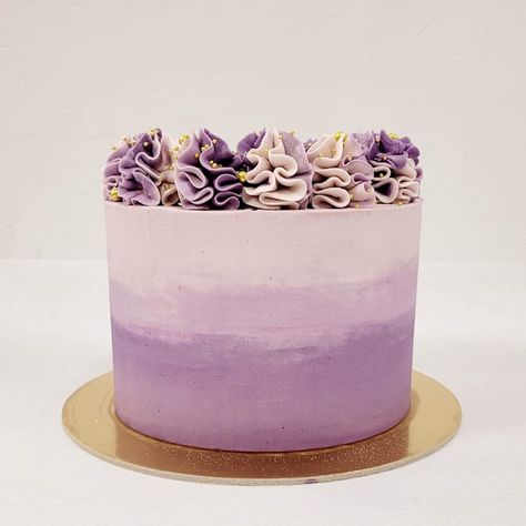 Lavender Ombre Cake, Purple Color Cake Design, Purple Ombre Birthday Cake, Cake Designs Birthday Purple, Purple Floral Cake Birthday, Purple Cake For Men, Small Purple Cake, Purple Cake Simple, Lavender Color Cake