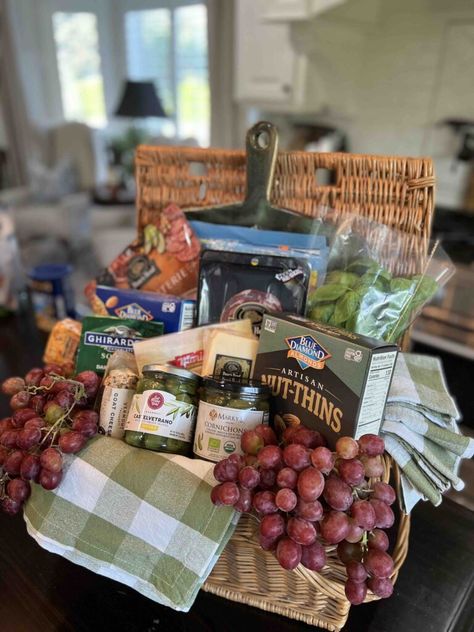 Have a Rabid Sports Fan You Need to Make a Gift for? https://southhousedesigns.com/team-logo-gift/ Appetizer Gift Basket Ideas, Charcuterie Board Basket Ideas, Charcuterie Board Gift Baskets, Farm Gift Basket, Charcuterie Raffle Basket Ideas, Charcuterie Board Gift Basket Ideas Christmas, Charcuterie Raffle Basket, Charcuterie Board Gifts Diy, Meat And Cheese Gift Basket Diy