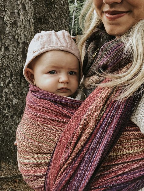 Beginner's Guide to Woven Wraps - Living in Color Woven Baby Wrap, Baby Wrap Tutorial, Woven Wrap Carries, Diy Baby Wrap, Baby Wrapping, Baby Wearing Wrap, Baby Carrying, Hippie Baby, American Baby