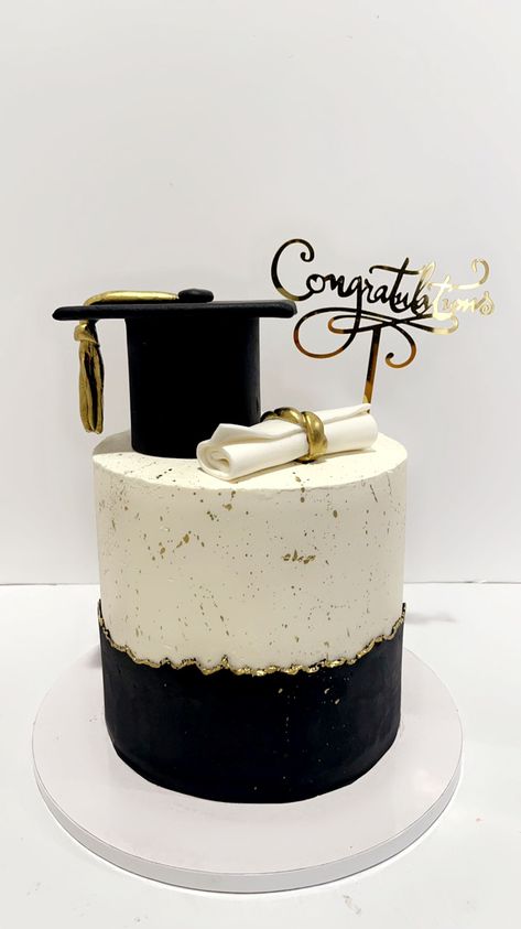 Gold And Black Graduation Cakes, Class Of 2024 Cake Ideas, Boy Graduation Cake Ideas, Graduation Cakes For Guys, Graduation Cake Designs 2024, Cake Designs For Graduation, Graduation Cake Ideas 2024, High School Graduation Cake Ideas 2024, Grad Cakes For Boys