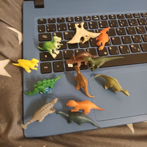 Toy Dinosaurs Aesthetic, Green Aesthetic Dinosaur, Dinasour Aesthetic, Cute Dinosaur Icon, Dinosaurs Aesthetic, Chandler Bing Joey Tribbiani, Dinosaur Icon, Dinosaur Aesthetic, The Rachel Haircut