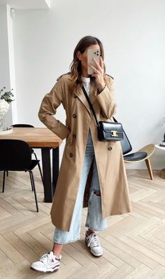 Fall Trench Coat Outfits, Oversized Trench Coat Outfits, Oversized Coat Outfit, Casual Trench Coat Outfit, Trench Coat Outfit Spring, Trench Coat Outfit Fall, Fall Trench Coat, Trench Coat Outfits, Trench Coat Street Style