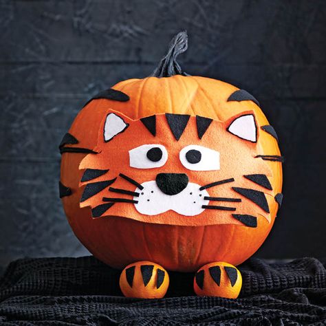 This ready-to-pounce tiger will protect your crew on #Halloween night. Tiger Pumpkin, No Carve Pumpkin Decorating, Easy Pumpkin Carving, Pumpkin Carving Templates, 10th Birthday Parties, Creative Halloween Costumes, Painted Pumpkins, Pumpkin Decorating, A Pumpkin