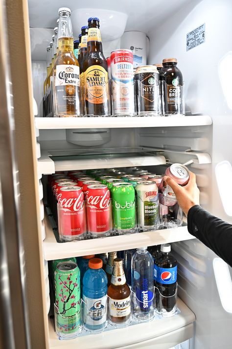 Drink Organizer Fridge, Fridge Drink Dispenser, Drink Organization Fridge, Beverage Fridge Organization, Fridge Organization Drinks, Drinks Organization, Drink Fridge Organization, Alcohol Storage Ideas, Drink Organization