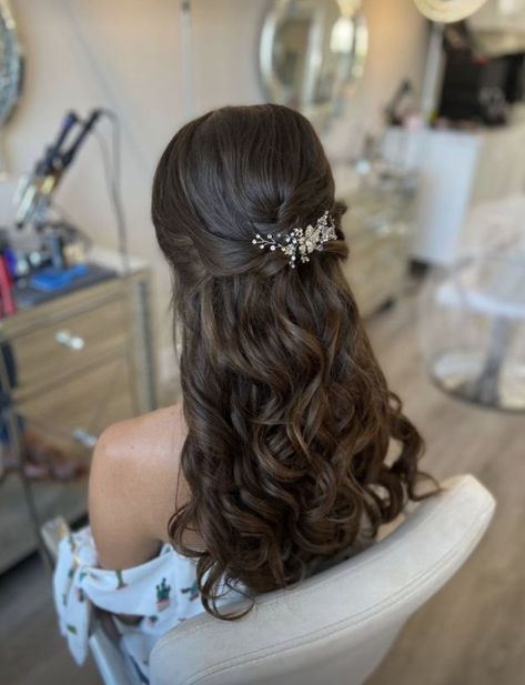 Hair and Makeup by Bella Bridal Beauty & Style Bar Cute Hairstyles For Wedding Bridesmaid, Prom Hair Tiara, Prom Hairstyles With Hair Jewelry, Wedding Short Hair Styles, Peinados Para Xv Años, Wedding Hair Design, Dama Hairstyles, Hair Pins Hairstyles, Debut Hairstyles