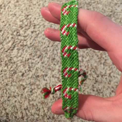 Bracelets Patterns, Diy Bracelets Patterns, Friendship Bracelet Patterns, Christmas Candy, Bracelet Patterns, Friendship Bracelet, Diy Bracelets, Candy Cane, Embroidered Friendship Bracelet