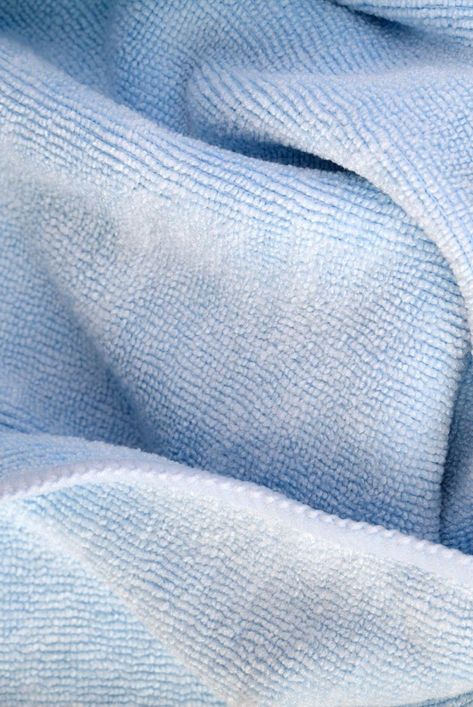 Learn what makes microfiber cloths such a cleaning staple, according to science. Plus, how to wash microfiber towels to keep them performing at their very best. Soften Towels, Bath Loofah, Fabric Softener Sheets, Homemade Laundry, Clean Towels, Mid Century Modern Interiors, Blue Towels, Laundry Hacks, Microfiber Towel