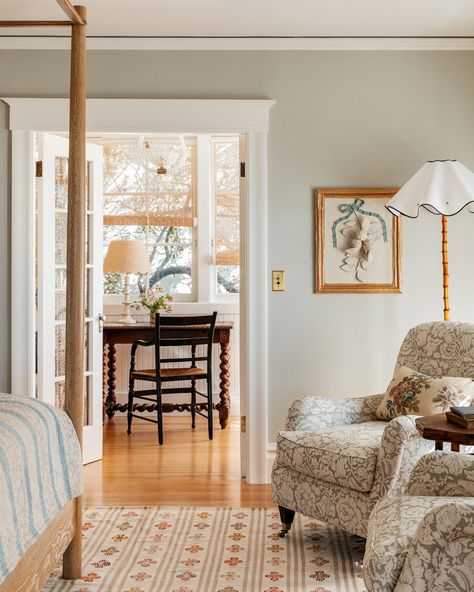 A 1920s house in Berkeley, California with an eclectic European sensibility | House & Garden Heidi Caillier Design, Heidi Caillier, 17th Century House, Berkeley Hills, 1920s House, Antique Side Table, Cottage Interior, French Chairs, Built In Bench