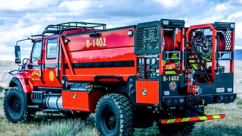 Fire Department Photography, Survival Vehicle, Wildland Firefighting, Fire Trucks Pictures, Brush Truck, Firefighter Paramedic, Firefighter Pictures, Wildland Fire, Hose Reels