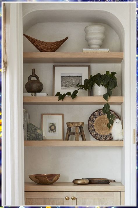 Looking to add some stylish storage solutions to your living room? Check out these 6 clever living room shelves ideas that will not only keep your space organized but also elevate your decor. From floating shelves to built-in units, find the perfect inspiration for your home. Boho Chic Shelf Decor, Shelf Nook Ideas, Open Shelf Design Living Room, Decorated Shelf In Living Room, Modern Boho Shelf Decor, Southwestern Shelf Decor, Home Decor Bookshelves, Organic Decor Living Room, Organic Modern Shelves