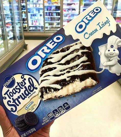 Oreo Toaster Strudel Toaster Strudel, Oreo Flavors, Oreo Ice Cream, Sleepover Food, Junk Food Snacks, Food Drinks Dessert, Weird Food, Food Goals, Food Obsession