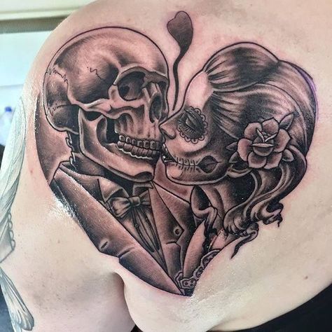 Heart-shaped Skull Couple tattoo ~.~ Jungkook Tato, Jimin Tato, Skull Finger Tattoos, Skeleton Couple Tattoo, Skull Couple Tattoo, Couple Skull, Mexican Skeleton, Half Sleeve Tattoo Stencils, Memorial Tattoo Designs