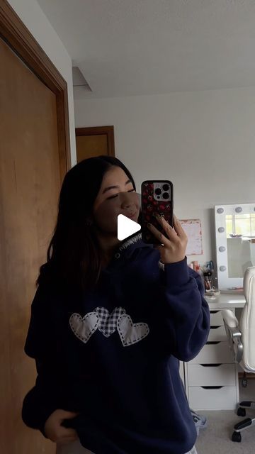 mel🌼🌱🍄🌷🍓 on Instagram: "patchwork x madhappy inspired upcycled hoodie! #thriftflip #easycrafts #clothingdiy" Sweatshirt With Patches Diy, Best Friend Hoodie Ideas, Heart Patchwork Hoodie, Patch Work Hoodie Diy, Diy Hoodie Ideas, Patch Work Hoodie, Diy Hoodie Design, Patch Sweatshirt Diy, Patchwork Clothes Diy