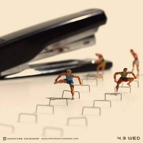 This Artist Has Put Together an Uber-Creative Diorama Every Day for the Past Three Years Tatsuya Tanaka, Miniature Calendar, Photo Macro, Miniature Photography, Foto Tips, Tiny World, 웃긴 사진, Miniature Figurines, Toys Photography