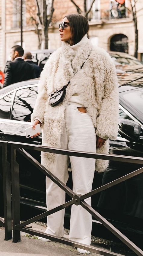 14 Affordable Faux-Fur Coats and How to Style Them This Year Vogue France, Cold Weather Outfit, Collage Vintage, Adventure Style, Cold Weather Outfits, Street Style Inspiration, Vogue Paris, White Pants, Faux Fur Coat