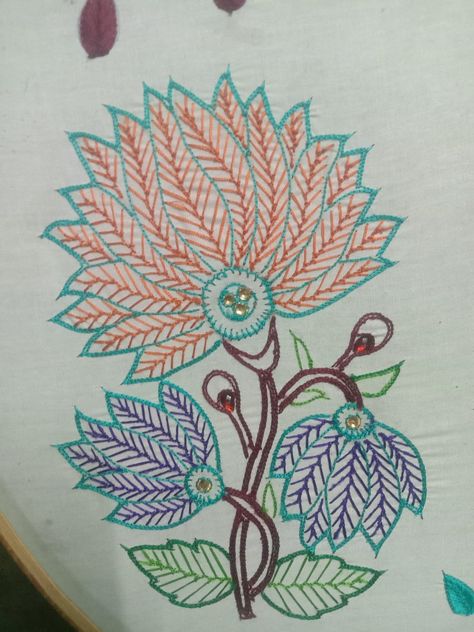 Fly Stitch Leaf Filling Design In Aari, Feather Stitch In Aari Work, Aari Feather Stitch Design, Feather Stitch Aari Design, Feather Embroidery Design Patterns, Fly Stitch Embroidery Motifs, Feather Stitch Embroidery Motifs, Fly Stitch Aari Design, Fly Stitch Design