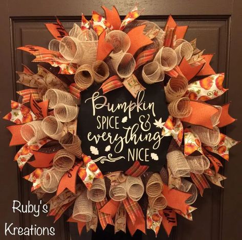 Autumn Deco Mesh Wreaths, Fall Wreath With Sign, Pumpkin Spice Wreath, Decomesh Fall Wreath, Fall Deco Mesh Wreath Ideas, Fall Wreath Mesh, Fall Wreaths Diy, Mesh Fall Wreath, Burlap Fall Wreath