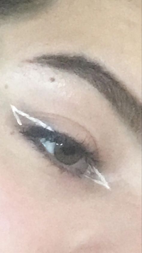 Euphoria White Eyeliner, Liquid White Eyeliner, White Angel Makeup Aesthetic, White Pencil Liner Makeup Looks, Simple White Graphic Liner, White Eyepencil Eye, White Liquid Eyeliner Looks, White Eyeliner Makeup Simple, White Eyeliner Hooded Eyes