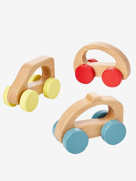 Ready to drive off! 3 small wooden cars with a simple design so that they are easy for children to grasp and have great fun moments! These cars are so adorable they could be part of the d´cor! DIMENSIONS:Ê 1: 10 x 1 x 4.6 cm - 2: 9.6 x 7.3 x 4.6 cm - Wooden Toys Diy, Wooden Toy Cars, Stopping Breastfeeding, Toy Maker, Diy Projects For Kids, Wooden Car, Baby Boy Room, Baby Projects, Wood Toys