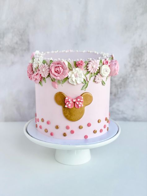 #minniemousebirthday #minniemousecake #buttercreamflowerscake #buttercreamlover #minniemouse #minniemouseparty #minniemousebirthdayparty