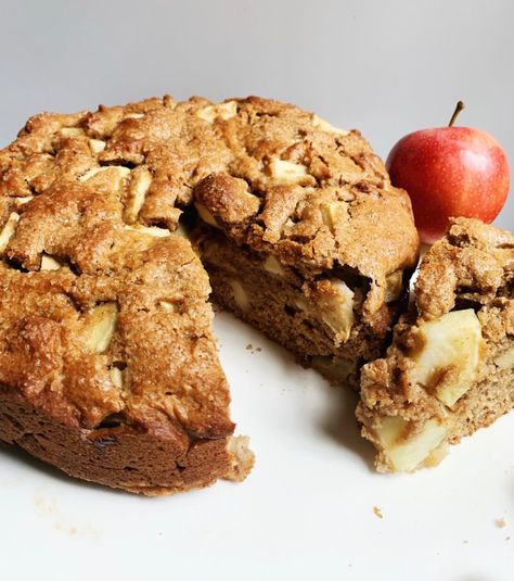 Healthy Apple Loaf Cake, Apple Cake Recipe Healthy, Healthy Apple Cake Recipes Greek Yogurt, Healthy Apple Cake Recipes, Apple Cake Healthy, Paleo Apple Recipes, Paleo Apple Cake, Guiltless Desserts, Apple Snacks Healthy