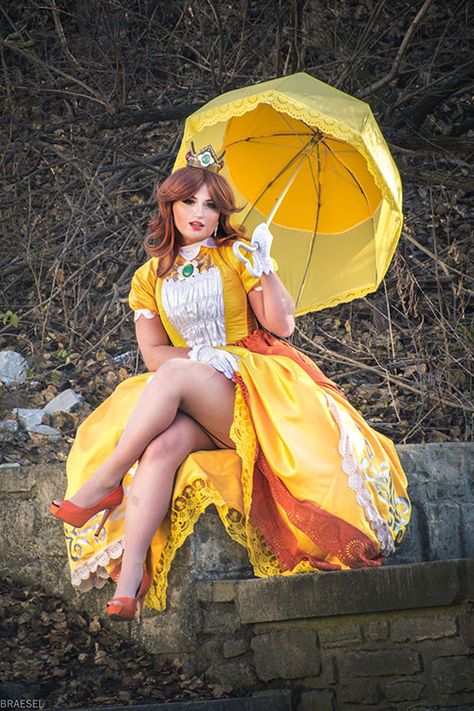 Princess Daisy Outfit Ideas, Rosalina Inspired Outfit, Wario Costume, Princess Daisy Cosplay, Princesa Peach Cosplay, Princess Daisy Costume, Rosalina Cosplay, Mario Princess Daisy, Harmonie Mario