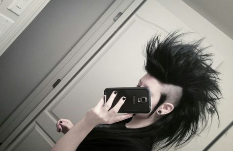 rat poison for dinner : Photo Long Deathhawk, Hawk Hairstyle, Long Mohawk, Estilo Emo, Estilo Punk Rock, Goth Hair, Mohawk Hairstyles, Punk Hair, Punk Girl