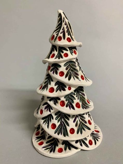 Pottery Christmas Trees, Clay Christmas Tree, Holiday Pottery, Pottery Christmas, Clay Christmas Decorations, Ceramic Christmas Decorations, Pottery Ornaments, Diy Air Dry Clay, Clay Christmas