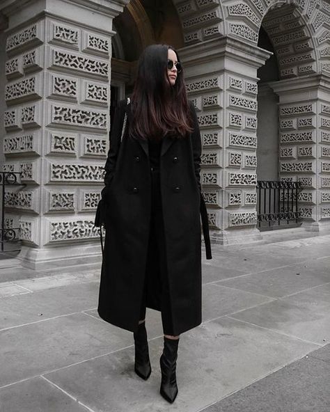 Winter Outfits 2020, Winter Wardrobe Essentials, Looks Black, Ținută Casual, Modieuze Outfits, Coat Outfits, All Black Outfit, Mode Inspo, 가을 패션