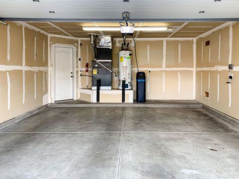 Garage Drywall Ideas, Drywall Garage Walls, How To Finish Garage Walls, Finished Garage Walls, Garage Sheetrock, Finish Garage Walls, Finishing Garage Walls, Garage Drywall, Beadboard Half Wall