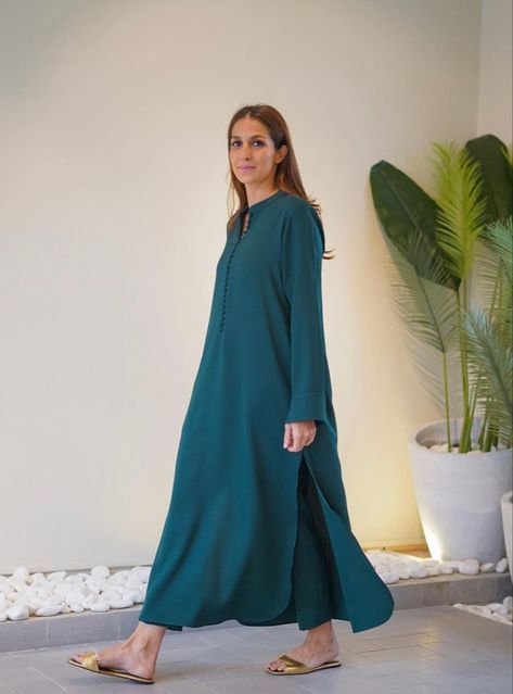 Latest Pakistani Fashion 2023, Indian Dress Up, Eastern Wear, Casual Indian Fashion, Pakistani Dresses Casual, Pakistani Fashion Party Wear, Salwar Kamiz, Mode Abaya, Modest Dresses Casual