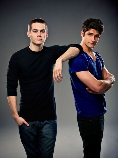 Young Hollywood's Hottest Stars More Senior Twins Picture Ideas, Dylan Obrien And Tyler Posey, Posing Seniors, Brother Poses, Brothers Photography, Brother Photos, Summer Shoot, Teen Wolf Seasons, Sibling Poses