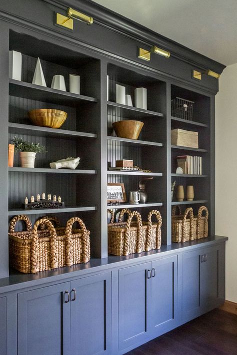 How to Style Dark Shelving - House of Jade Interiors Blog House Of Jade Interiors, Office Built Ins, Built In Shelves Living Room, Living Room Built Ins, Large Bookcase, Home Library Design, Studio Living, Art Light, Built In Bookcase