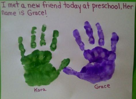 friend crafts preschool | Posted by dhill711 at 8:10 AM Preschool Friendship, Friendship Crafts, September Preschool, Preschool First Day, Friendship Theme, Friendship Activities, Crafts For Preschoolers, Welcome To School, Preschool Projects