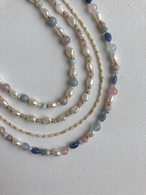 Pearl And Beaded Necklace, Wire Necklaces Diy, Beads Pearl Necklace, Pearl Jewelry Handmade, Handmade Jewelry Pearls, Beading Ideas Jewelry Handmade, Pearl Bead Jewelry, Hand Made Necklaces, Pearl Jewelry Making