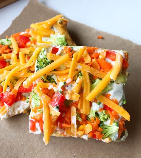 Veggie Pizza With Crescent Rolls, Fresh Veggie Pizza, Bunco Food Dinners, Vegetable Pizza Crescent Roll, Bunco Food Ideas, Veggie Pizza Crescent, Vegetable Pizza Appetizer, Pizza Meals, Vegetable Pizza Recipe