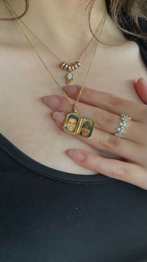 Ring On A Necklace Aesthetic, Gold Locket Necklace Aesthetic, Ring Necklace Aesthetic, Locket Necklace Aesthetic, Necklace Aesthetic Gold, Locket Aesthetic, Gold Necklace Aesthetic, Gold Locket Necklace, Necklace Aesthetic