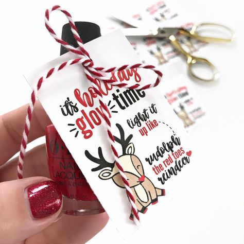 I’m so punny 😂 This gift is a a fun way to recognize the holiday Diy Gifts For Teens, Christmas Nail Polish, Teen Nails, Nail Polish Gift, Polish Christmas, Holiday Nails Christmas, Teen Christmas Gifts, Friends Diy, Free Christmas Printables