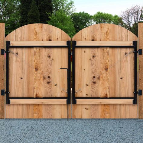 Driveway Gate Diy, Wooden Fence Gate, Wood Fence Gates, Gates Driveway, Wooden Gates Driveway, Fence Gates, Backyard Gates, Garden Gate Design, Fence Gate Design