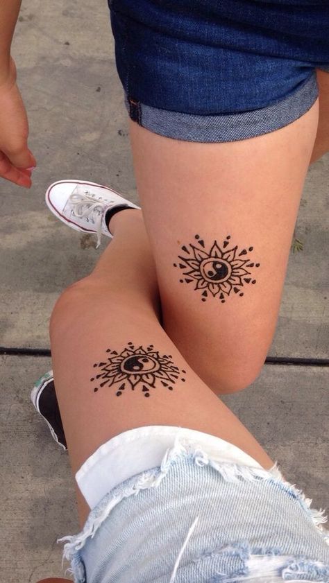 Tattoo Fixes, Yin En Yang, Henne Tattoo, Leg Henna, Tato Jari, Tato Henna, Cute Henna, Simple Henna Tattoo, Sibling Tattoos