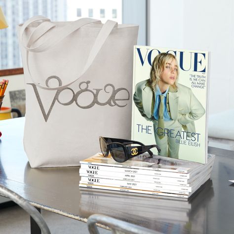 Vogue Digital Subscription Black Lively, Vogue Subscription, Ralph Lauren New York, Teacher Info, Vogue Photo, Usa New York, Family Fashion, Fashion Wishlist, Michael Kors Collection