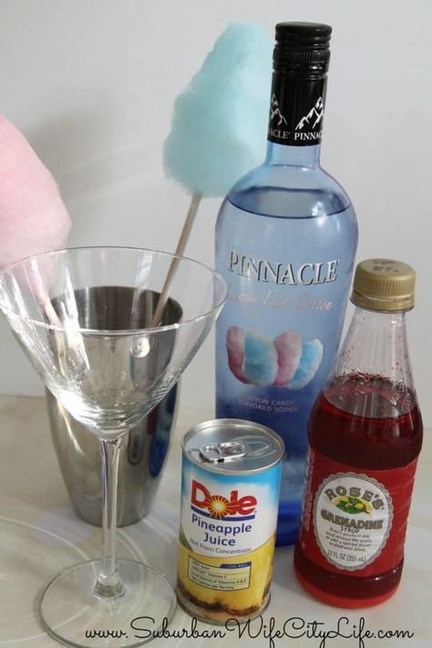 Cotton Candy Vodka, Cotton Candy Martini, Cotton Candy Drinks, Cotton Candy Cocktail, Boozy Treats, Swift Party, Candy Cocktails, Martini Bar, 21 And Over