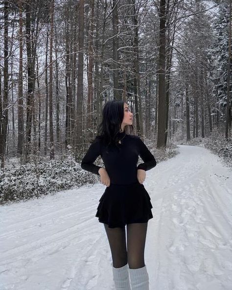 All Black Outfit With Tights, Dresses To Wear With Tights, Cute Black Winter Outfits, Dark Dresses Casual, Styling Black Leggings Winter, Pretty Black Outfits, Winter Dress And Boots Outfit, Dark Outfits Girl, Dark Christmas Outfit