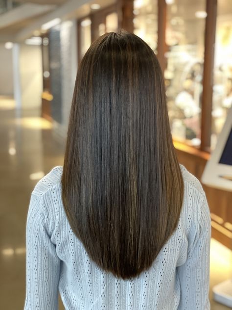 Round One Length Haircut Long, Medium V Shaped Haircut, U Shaped Vs V Shaped Hair, Deep U Shape Haircut, V Shape Haircut Short, U Shape Long Hair, V Shape Hair Medium, Straight Hair From The Back, V Shape Haircut Medium