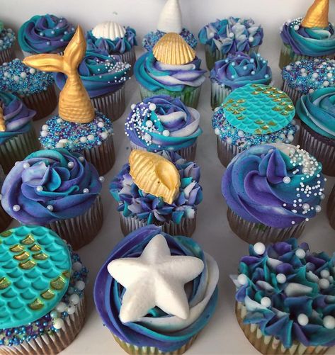 Cupcakes sea decor Sea Cupcakes, 12 Cupcakes, Sea Decor, Cupcake Decorating, Sea Theme, Cup Cakes, Cupcakes Decoration, Cupcake, Cake