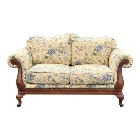 Cottagecore Furniture, Floral Loveseat, Cottage Couches, Antique Chair Styles, Cottage Style Sofa, Romantic Furniture, Floral Couch, Floral Sofa, Queen Anne Style